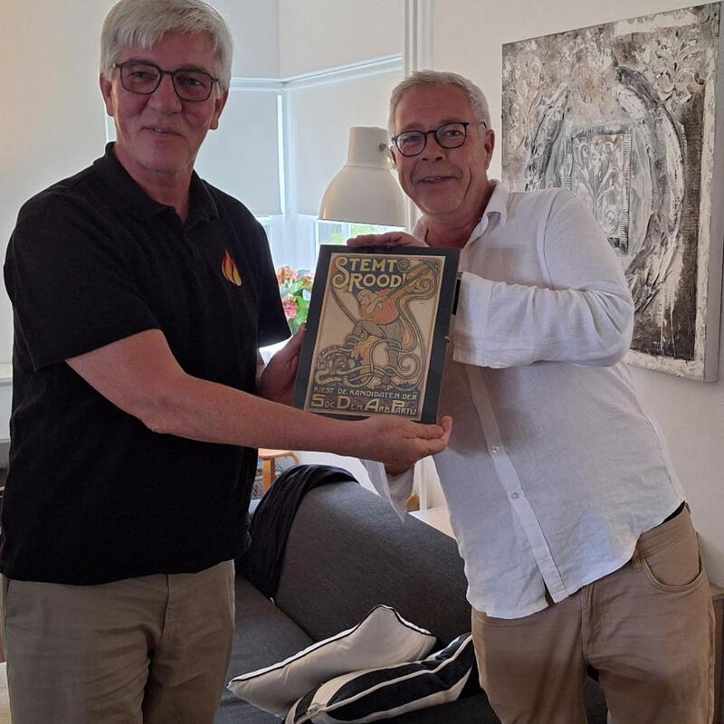 John Koster overhandigt wisseltrofee aan Robert Stegwee